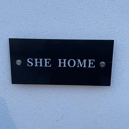 She アパート *