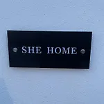 She דירה *